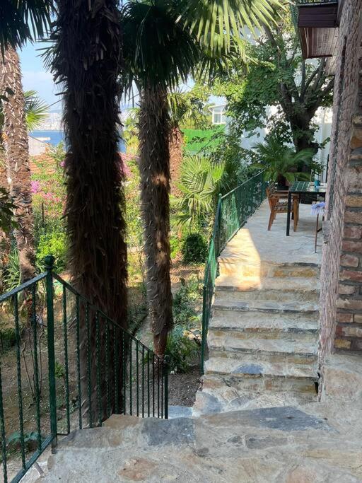 Appartement Bueyuekada Al Koesk à Adalar Extérieur photo