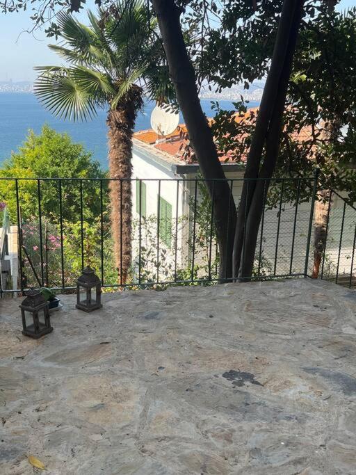 Appartement Bueyuekada Al Koesk à Adalar Extérieur photo