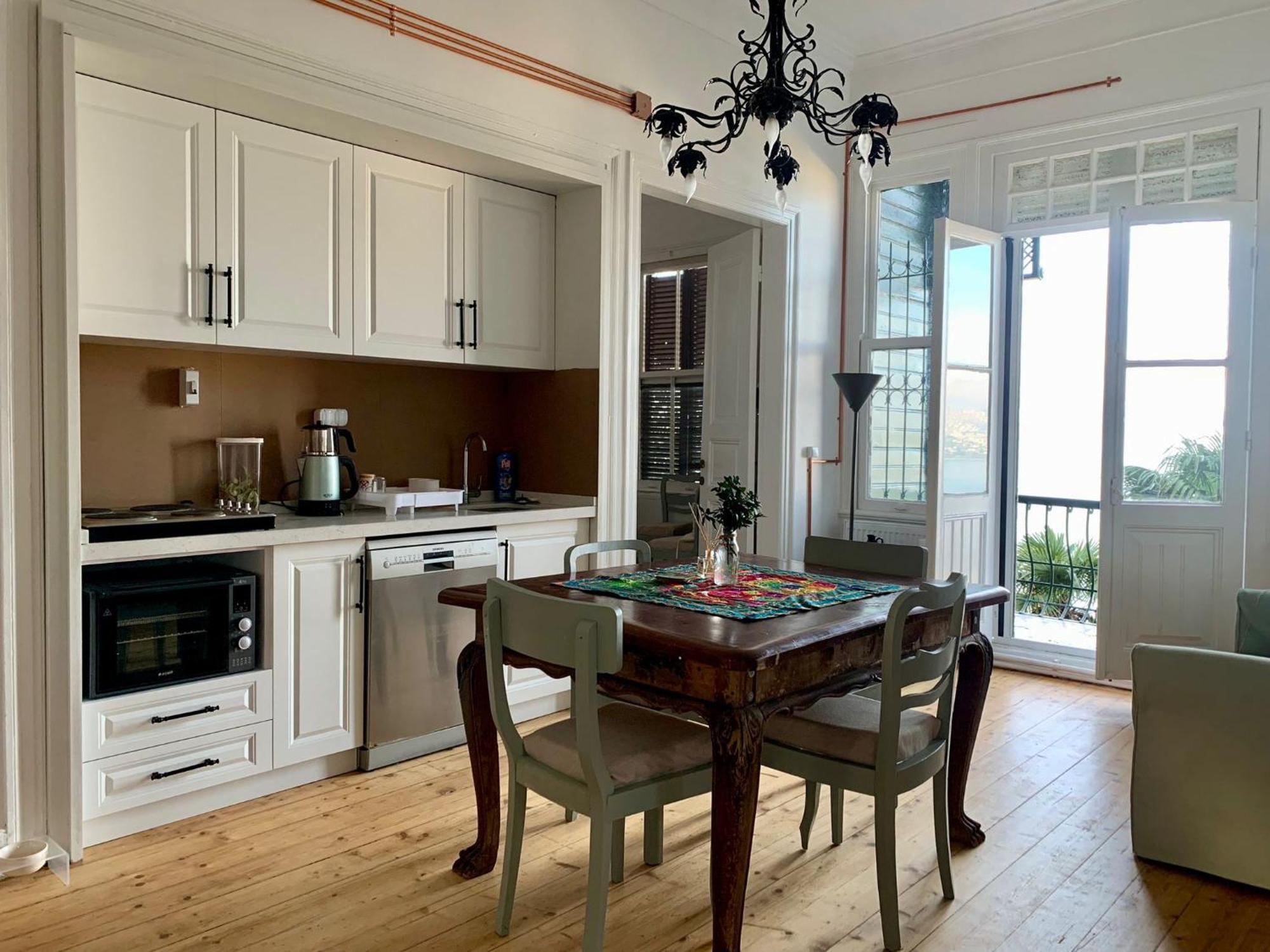 Appartement Bueyuekada Al Koesk à Adalar Extérieur photo